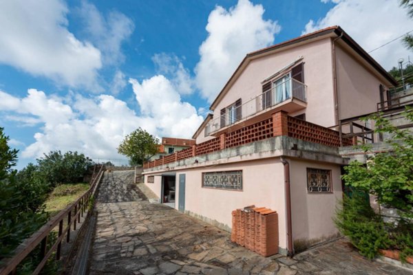 casa indipendente in vendita ad Arenzano