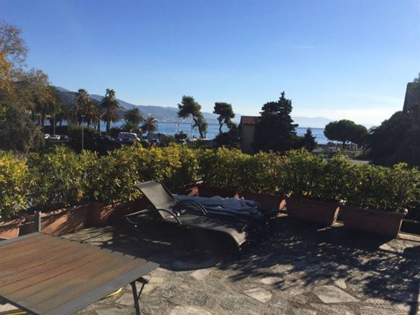 quadrivano in vendita ad Arenzano in zona Terrarossa