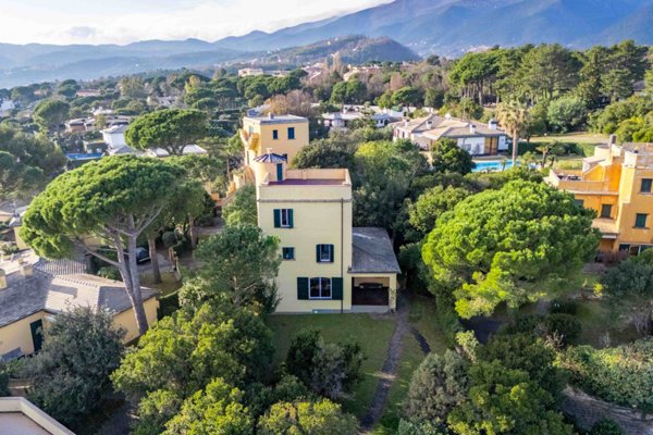casa indipendente in vendita ad Arenzano