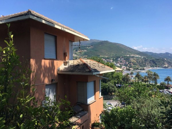 casa indipendente in vendita ad Arenzano