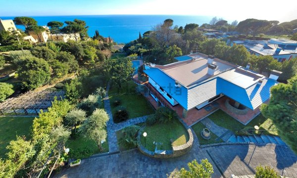 casa indipendente in vendita ad Arenzano