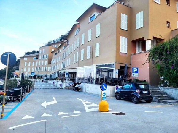 negozio in vendita ad Arenzano