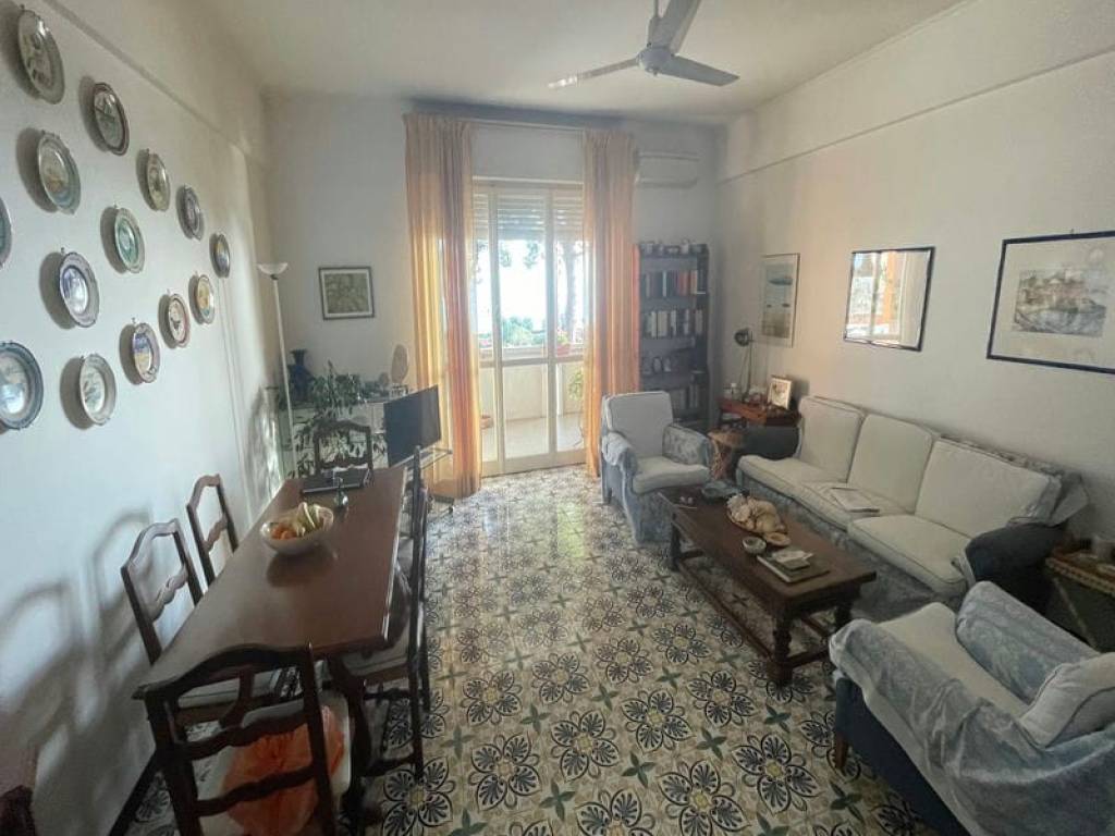 appartamento in vendita ad Arenzano in zona Terrarossa