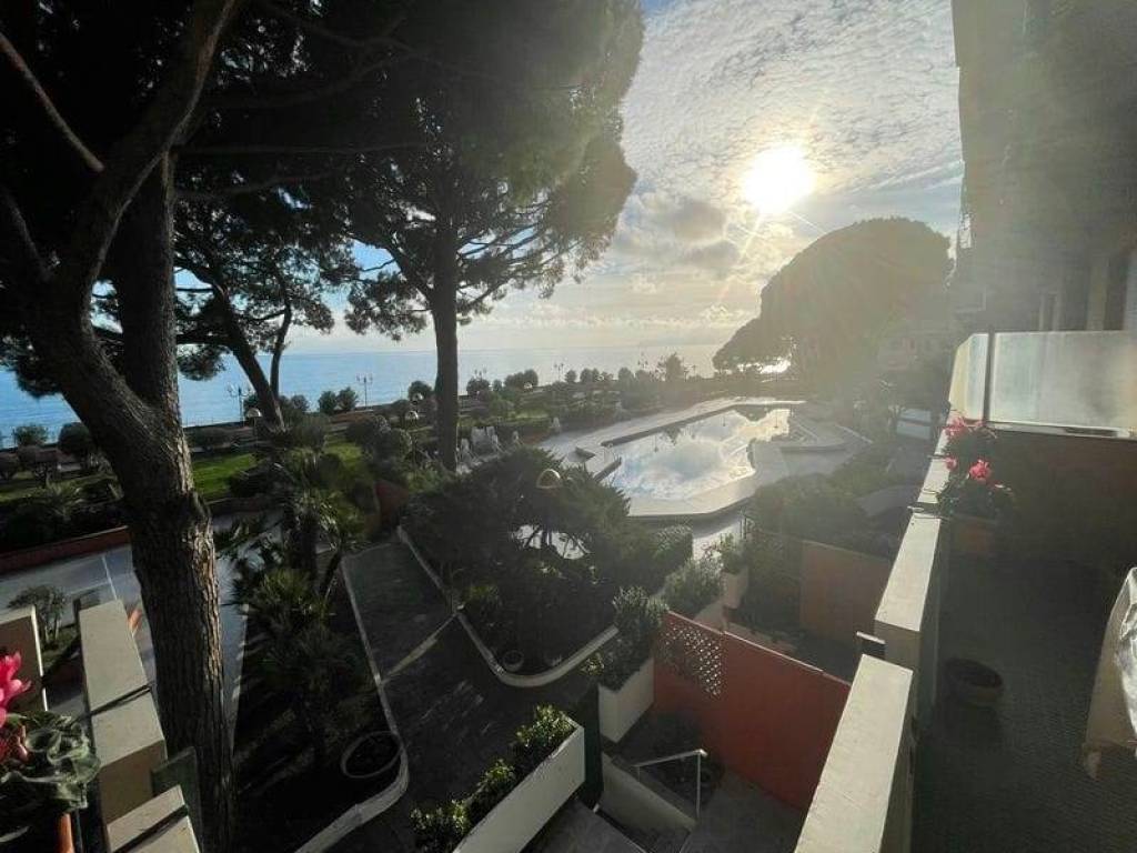 appartamento in vendita ad Arenzano in zona Terrarossa