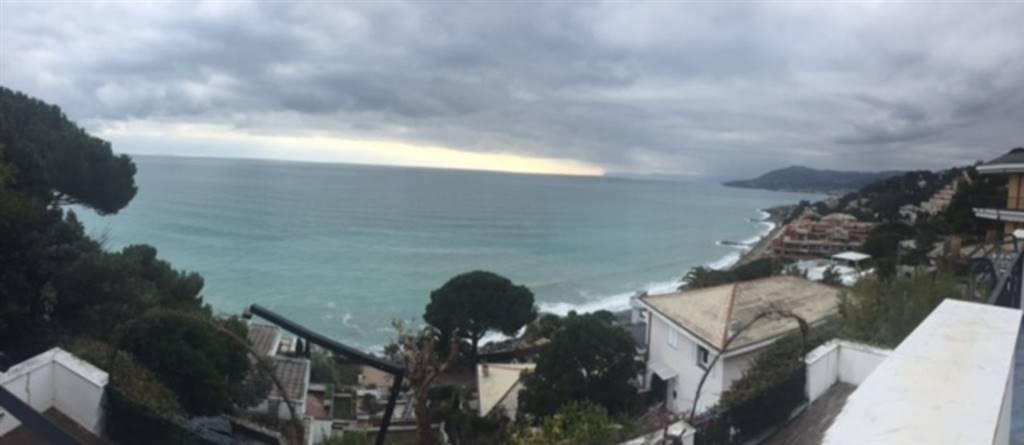 casa indipendente in vendita ad Arenzano in zona Terrarossa