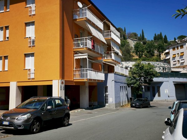 locale commerciale in vendita ad Arenzano