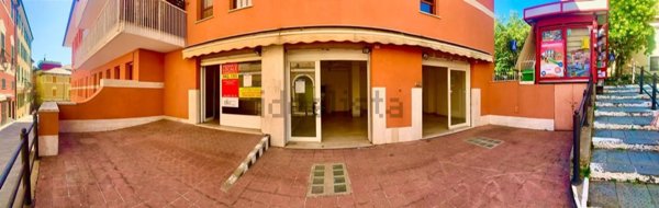 locale commerciale in vendita ad Arenzano