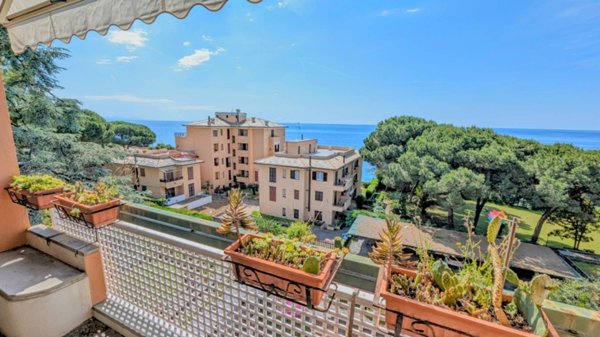 appartamento in vendita ad Arenzano in zona Terrarossa