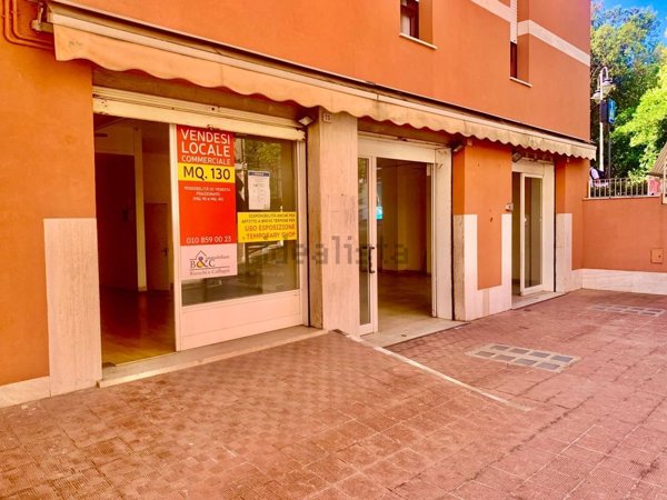 locale commerciale in vendita ad Arenzano