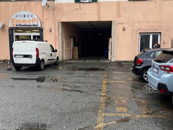 locale commerciale in vendita ad Arenzano