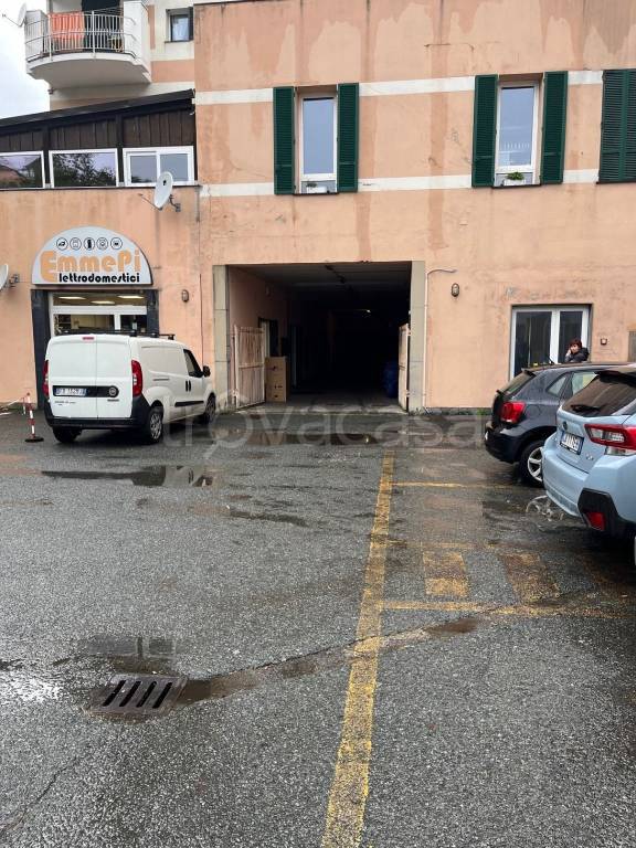 locale commerciale in vendita ad Arenzano