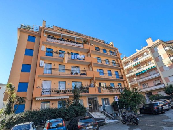 locale commerciale in vendita ad Arenzano