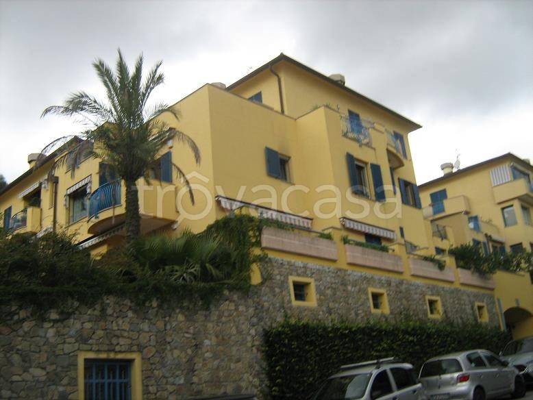 appartamento in vendita ad Arenzano in zona Terralba