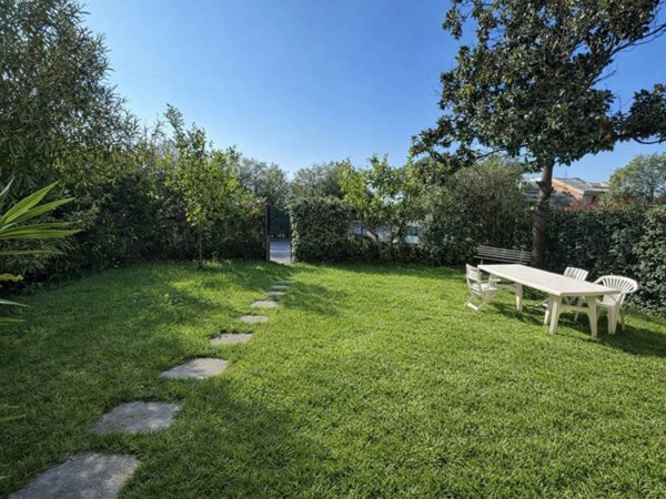 appartamento in vendita ad Arenzano in zona Terrarossa