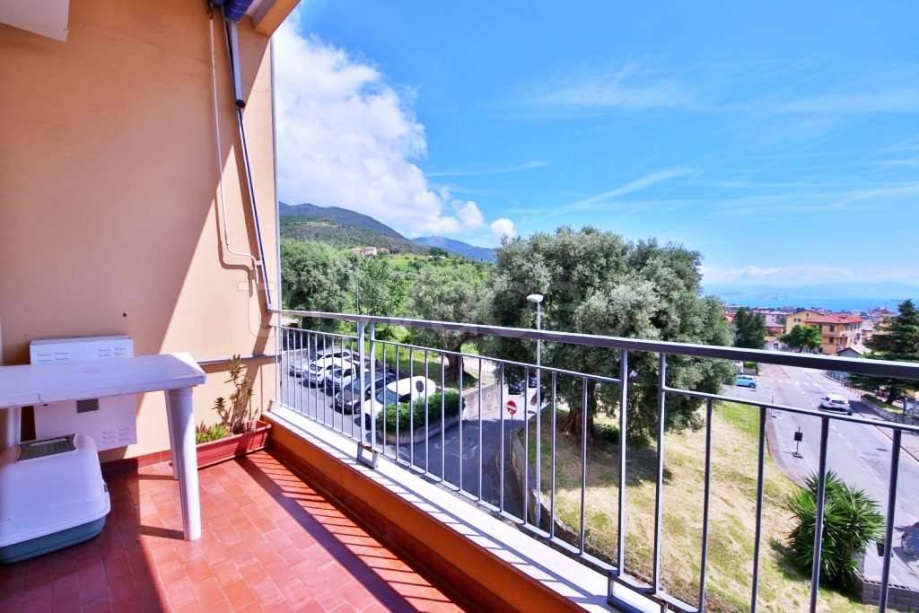 appartamento in vendita ad Arenzano in zona Terralba