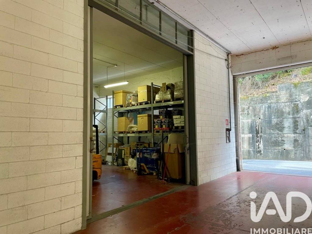 locale commerciale in vendita ad Arenzano