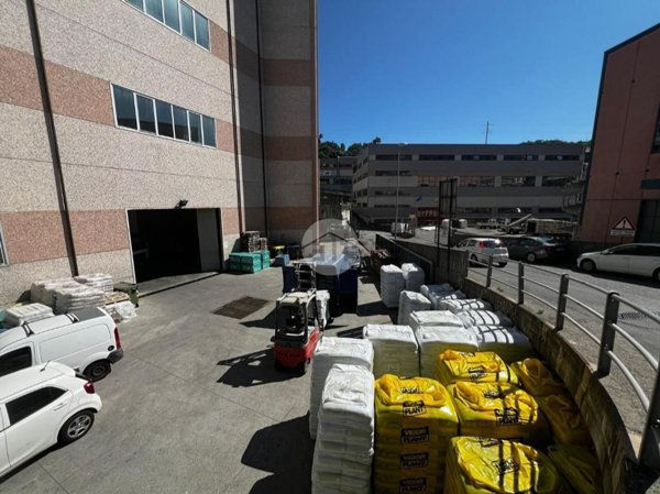 locale commerciale in vendita ad Arenzano