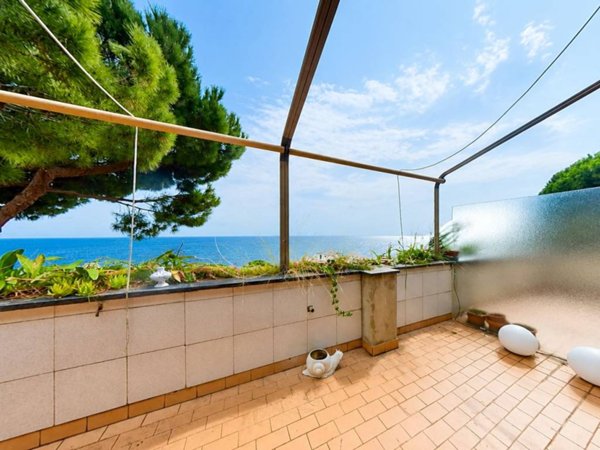 appartamento in vendita ad Arenzano in zona Terrarossa