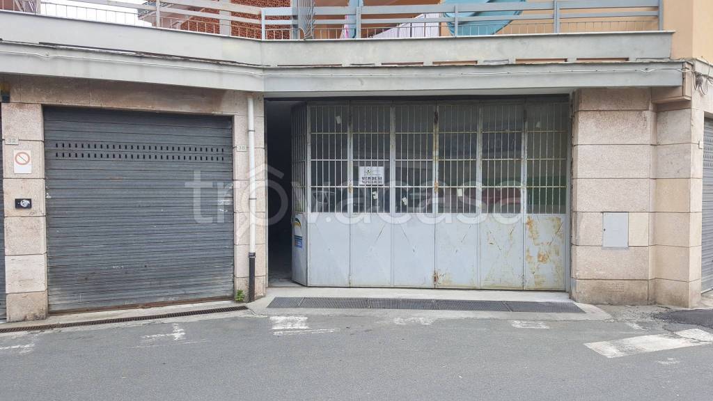 locale commerciale in vendita ad Arenzano in zona Terralba