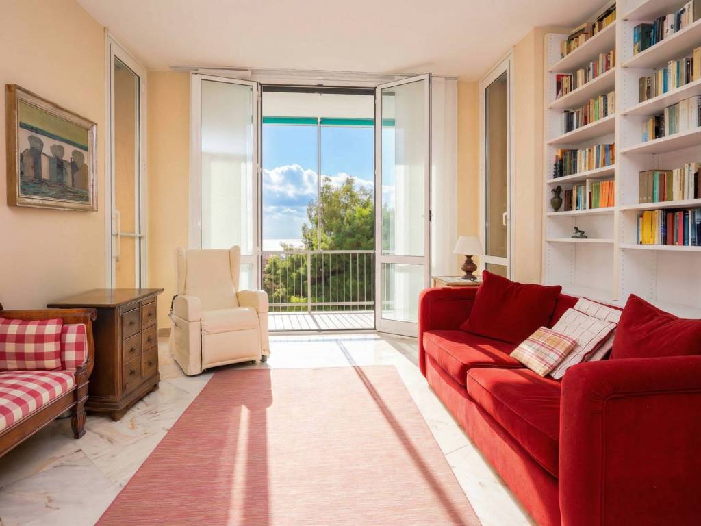 appartamento in vendita ad Arenzano in zona Terrarossa