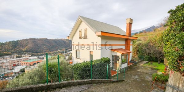 casa indipendente in vendita ad Arenzano