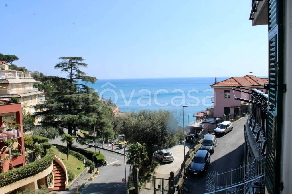 appartamento in vendita ad Arenzano in zona Terralba