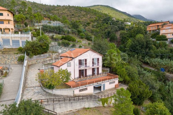 casa indipendente in vendita ad Arenzano