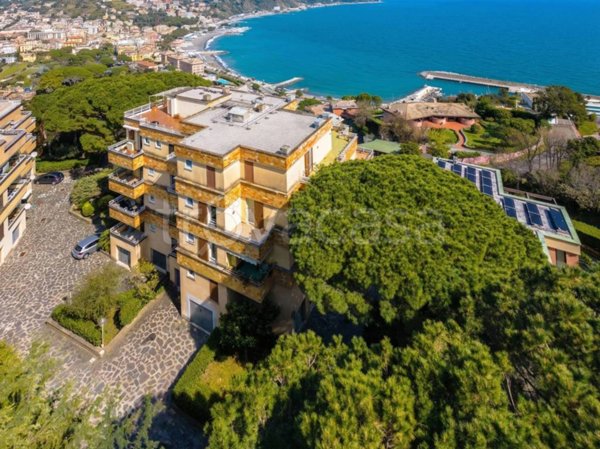 appartamento in vendita ad Arenzano in zona Terrarossa