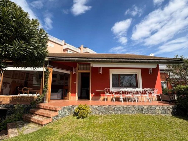 casa indipendente in vendita ad Arenzano