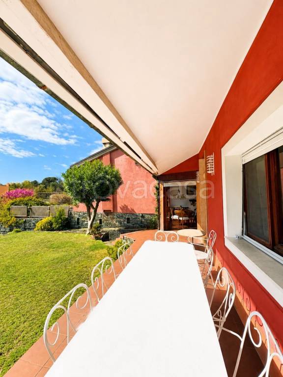 casa indipendente in vendita ad Arenzano in zona Terrarossa