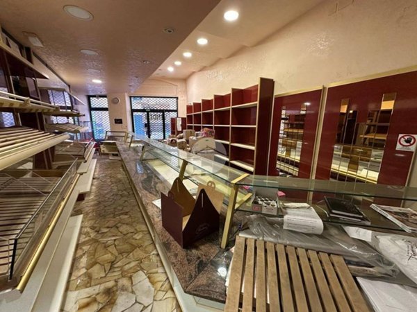 negozio in vendita ad Arenzano