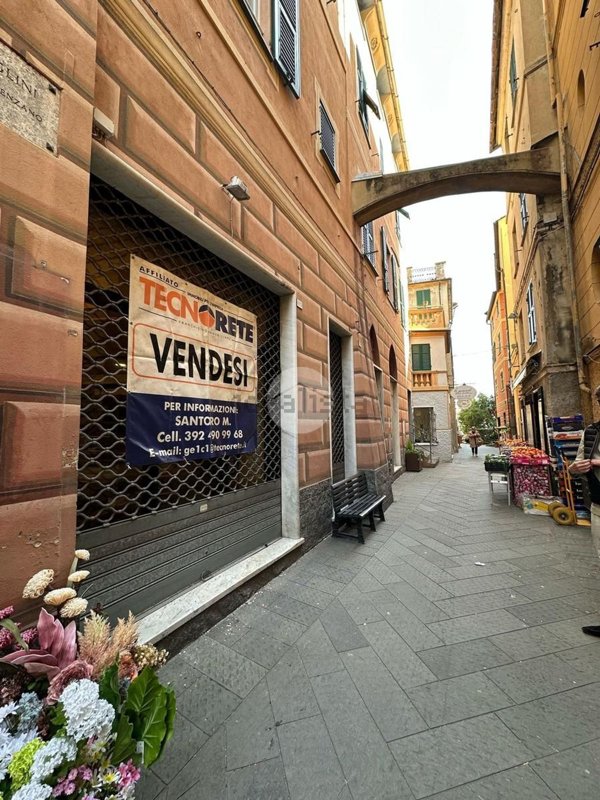 locale commerciale in vendita ad Arenzano