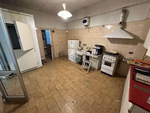 locale commerciale in vendita ad Arenzano