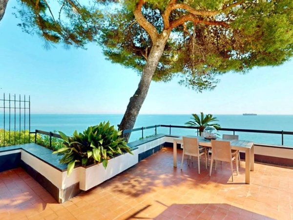 casa indipendente in vendita ad Arenzano