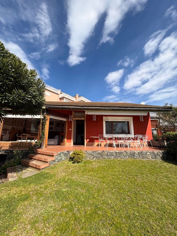 casa indipendente in vendita ad Arenzano