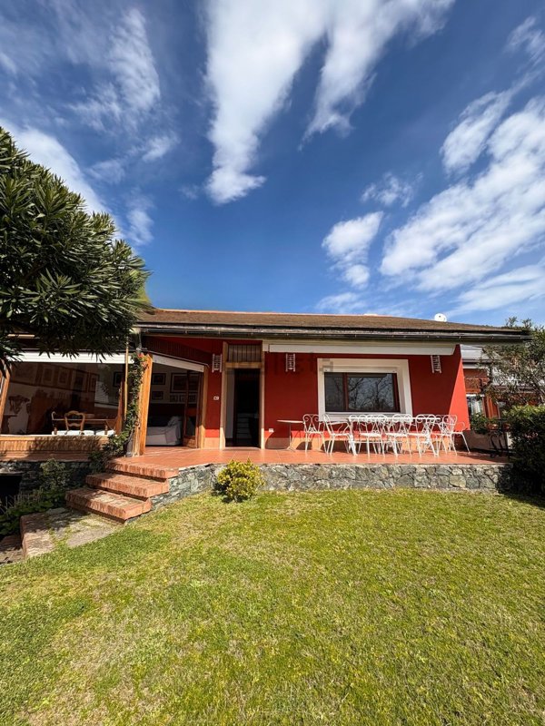 casa indipendente in vendita ad Arenzano