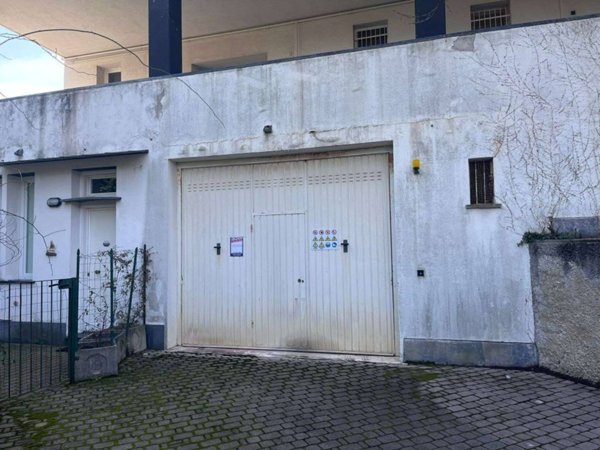 locale commerciale in vendita ad Arenzano