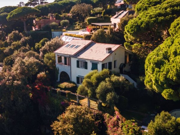 casa indipendente in vendita ad Arenzano