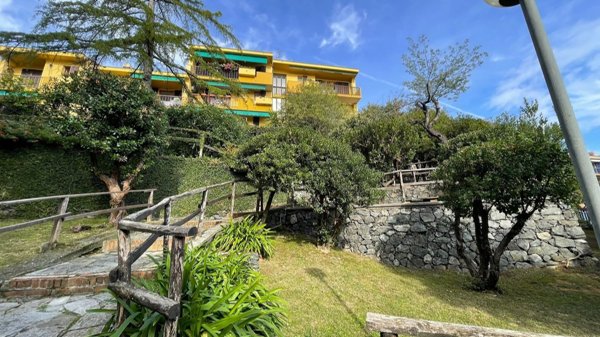 appartamento in vendita ad Arenzano in zona Terrarossa
