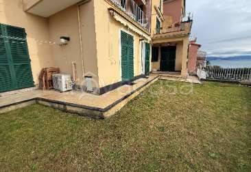 appartamento in vendita ad Arenzano in zona Terrarossa