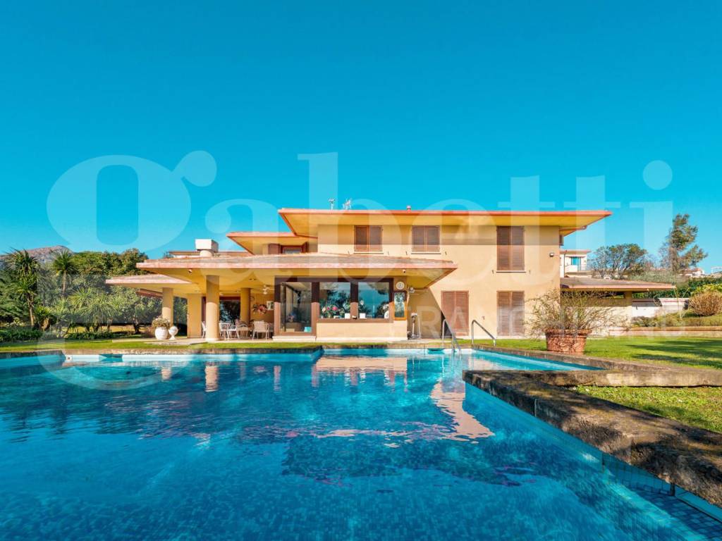 casa indipendente in vendita ad Arenzano in zona Terrarossa