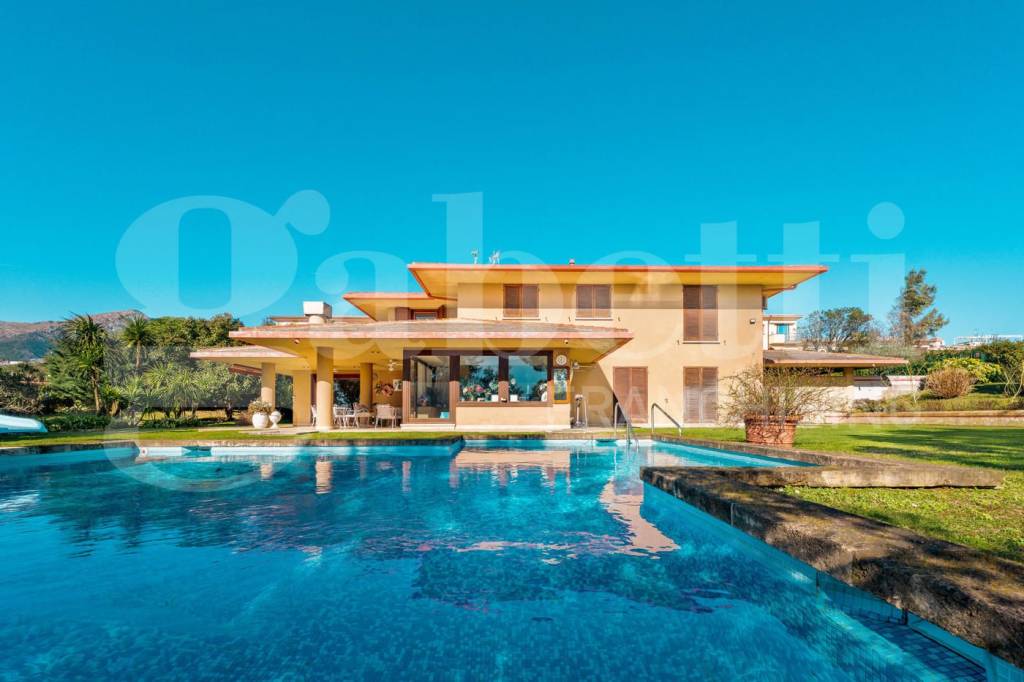 casa indipendente in vendita ad Arenzano in zona Terrarossa