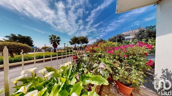 appartamento in vendita ad Arenzano in zona Terrarossa