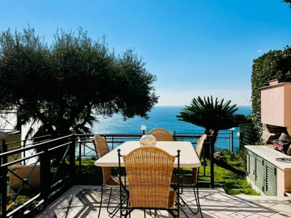 casa indipendente in vendita ad Arenzano