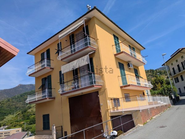 appartamento in vendita ad Arenzano in zona Terralba