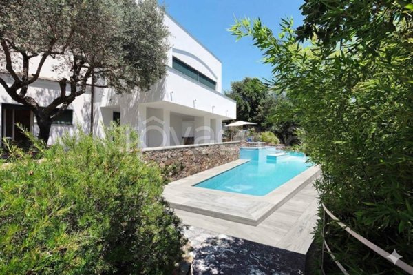casa indipendente in vendita ad Arenzano in zona Terrarossa