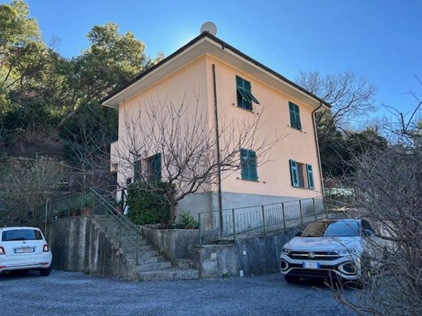 casa indipendente in vendita ad Arenzano in zona Terrarossa