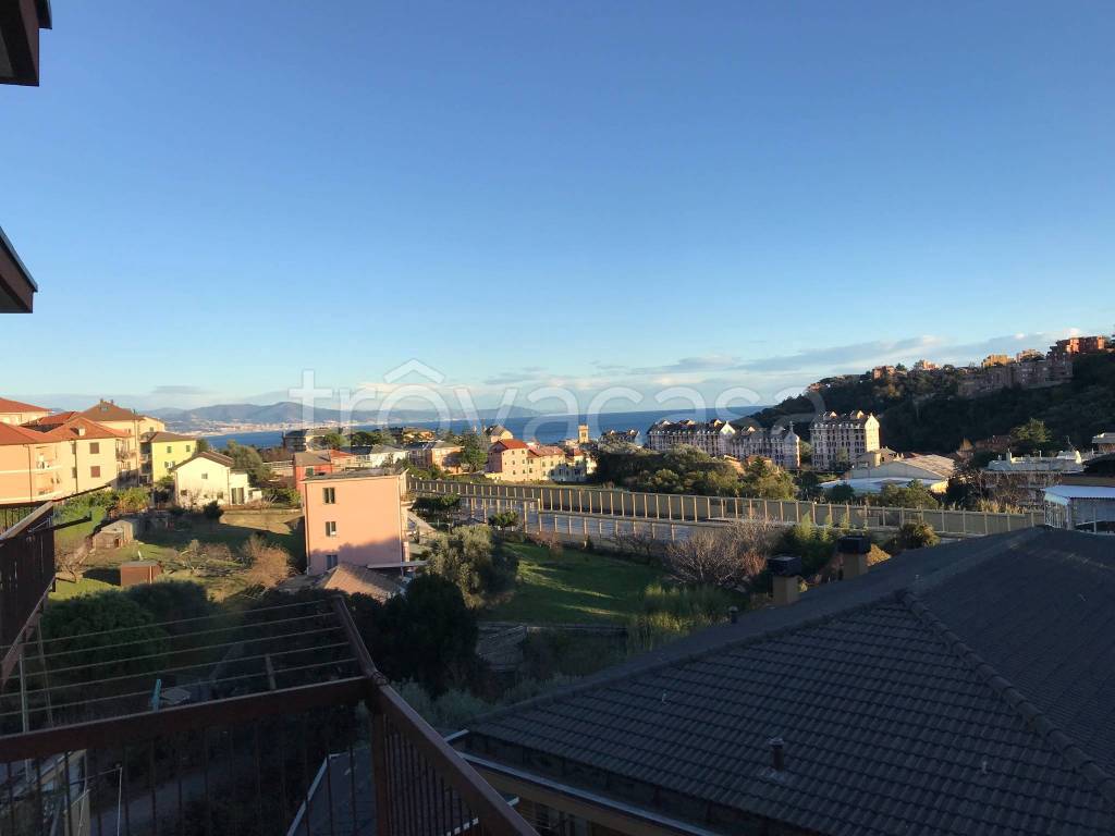 appartamento in vendita ad Arenzano in zona Terralba