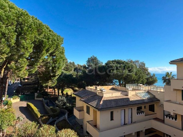 appartamento in vendita ad Arenzano in zona Terrarossa