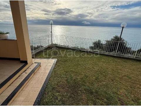 appartamento in vendita ad Arenzano in zona Terrarossa